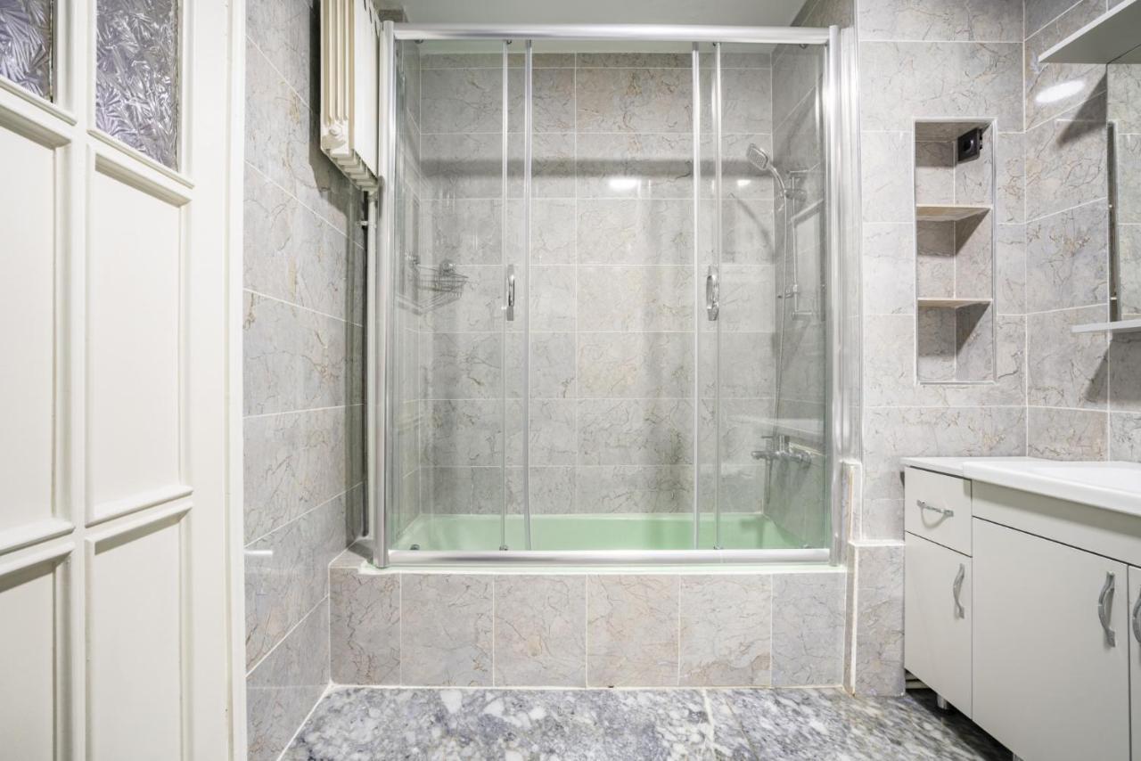 Spacious Flat Near Caddebostan Coast Appartement Istanboel Buitenkant foto